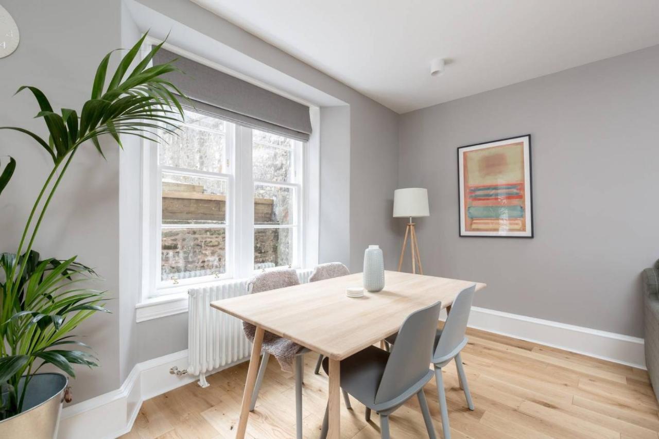 Joivy Luxurious 2Br Home Near Haymarket Station Edimburgo Exterior foto