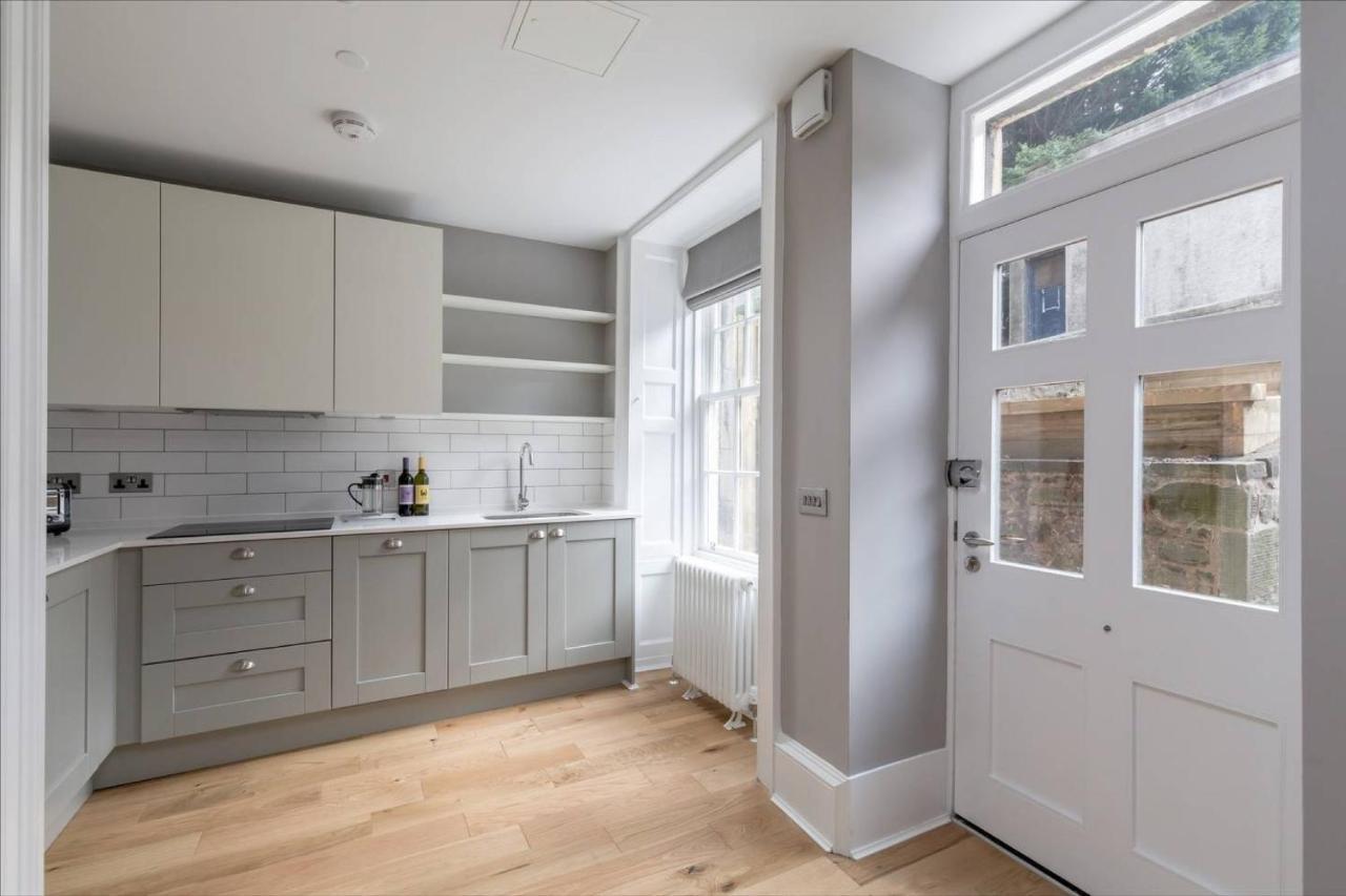 Joivy Luxurious 2Br Home Near Haymarket Station Edimburgo Exterior foto