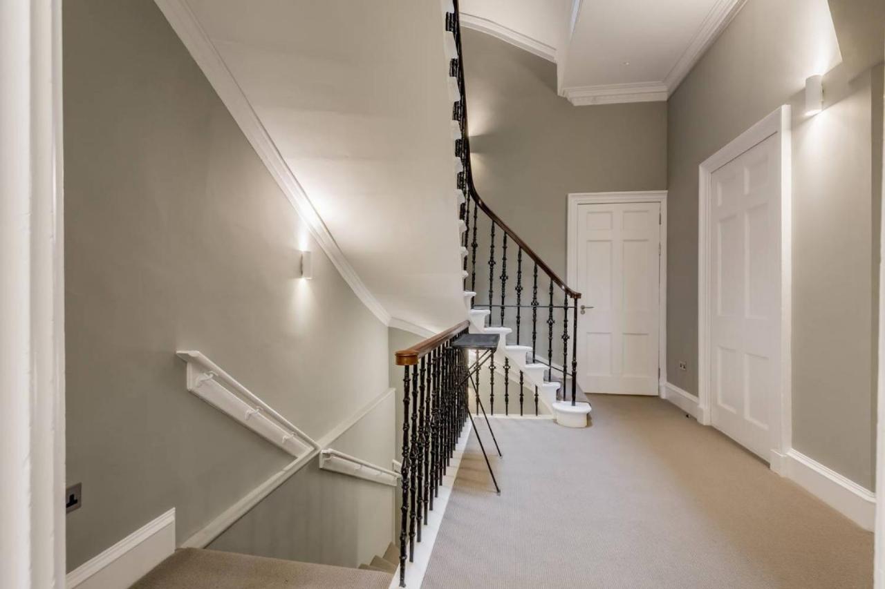 Joivy Luxurious 2Br Home Near Haymarket Station Edimburgo Exterior foto