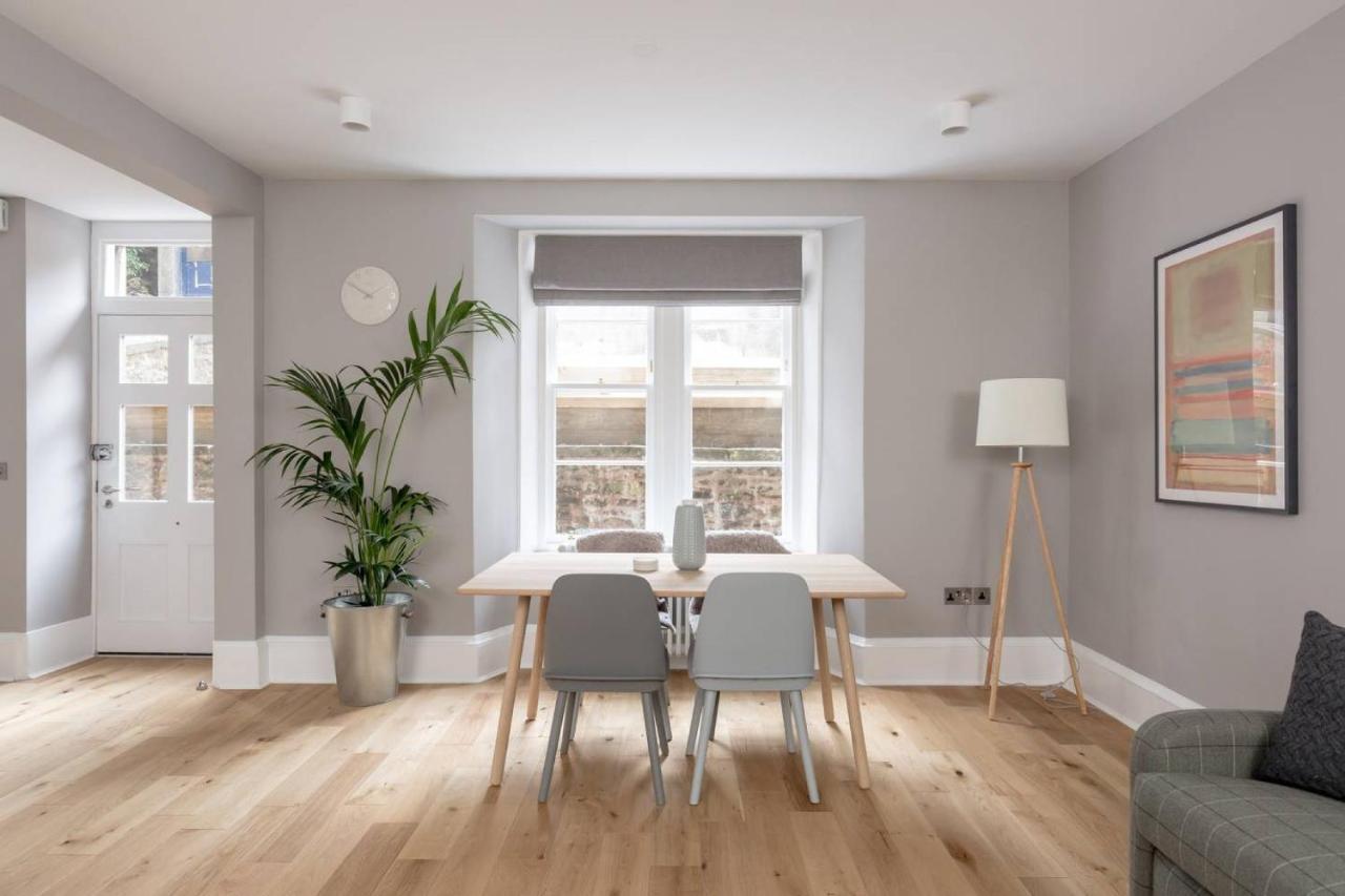 Joivy Luxurious 2Br Home Near Haymarket Station Edimburgo Exterior foto
