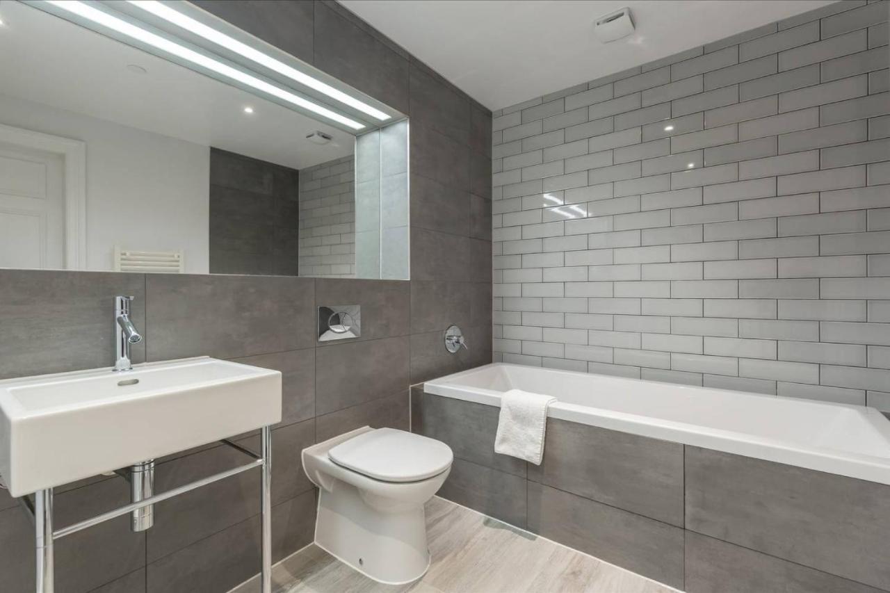 Joivy Luxurious 2Br Home Near Haymarket Station Edimburgo Exterior foto